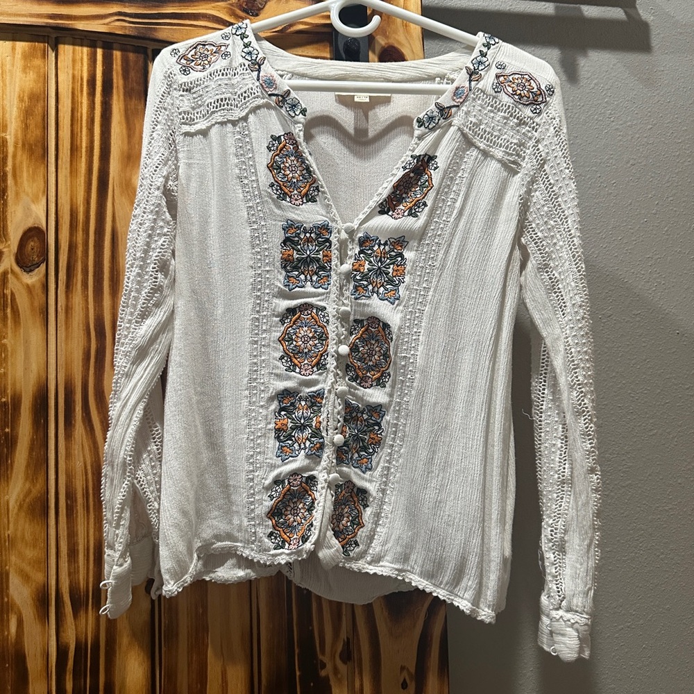 Elegant White Embroidered Blouse